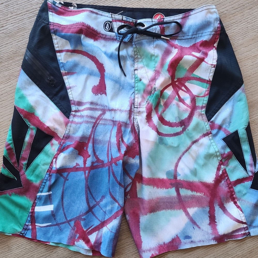 🌊VTG Volcom V6S Grid Dry Board Shorts. Abstract Graffiti Print Boardshorts Y2K
